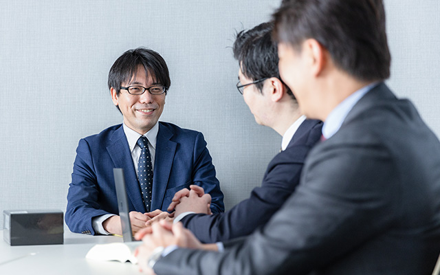 来社又はWebで面談